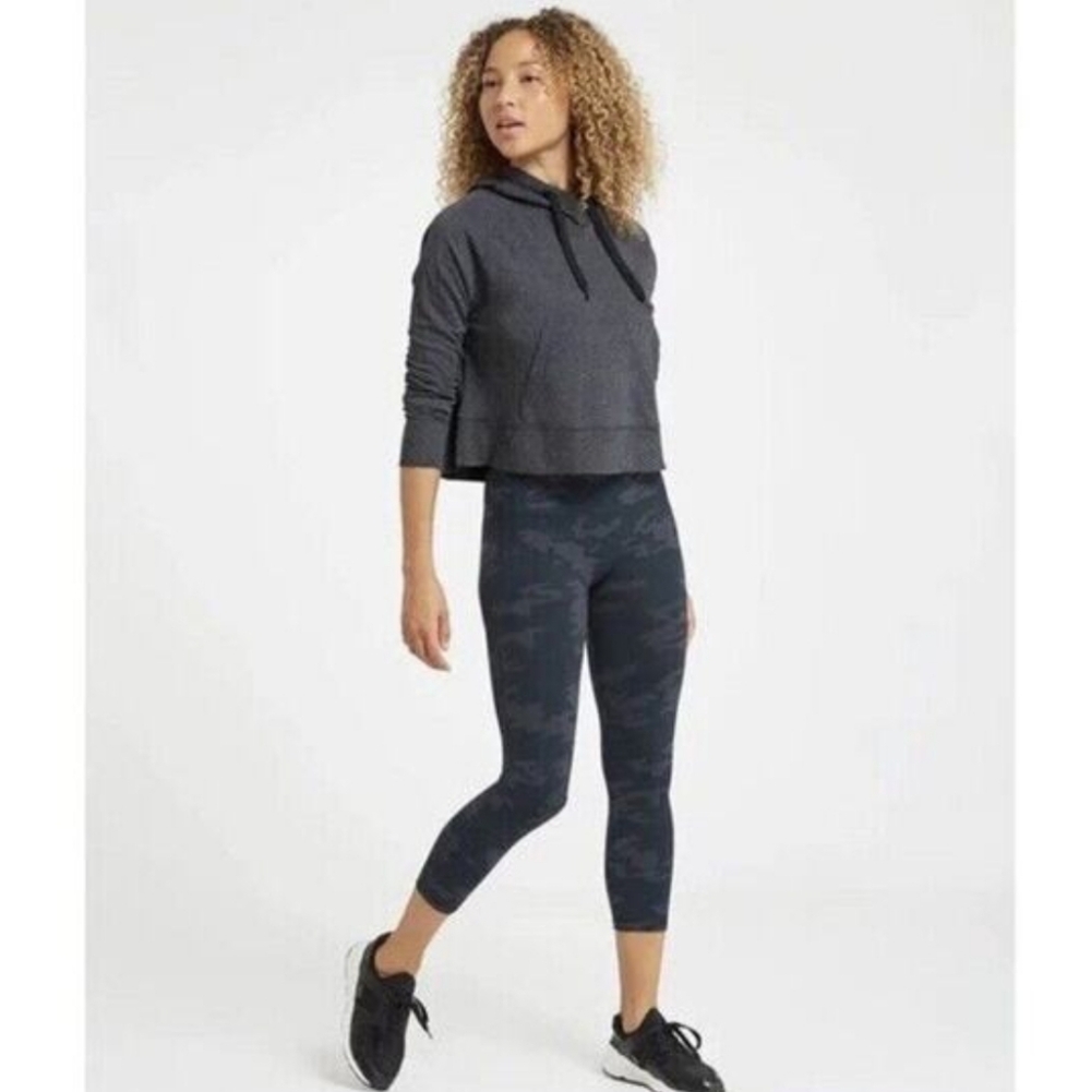 SPANX look At Me Now Black Camo Leggings Womens Seamless Size Small Cropped